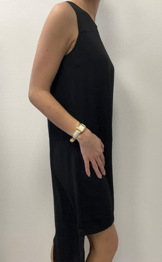 Robe noire asymétrique