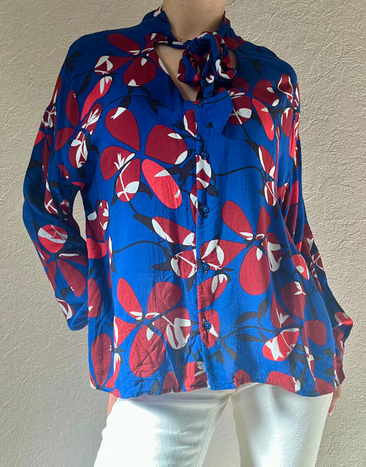 Blouse florale à nouer