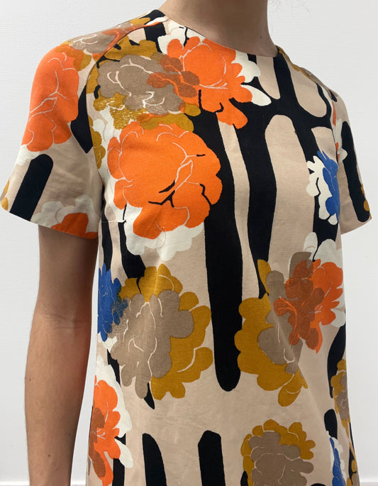 Robe colorée à fleurs