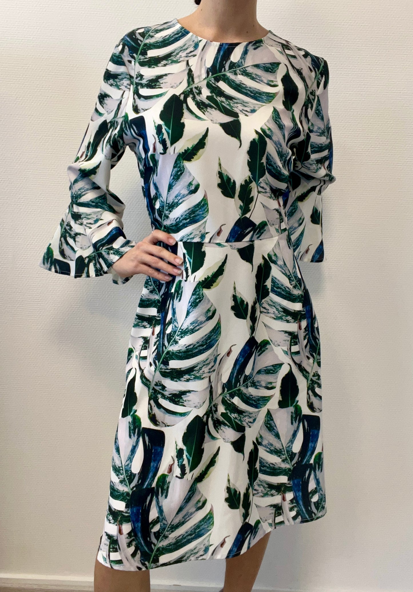 Robe à feuilles tropicales