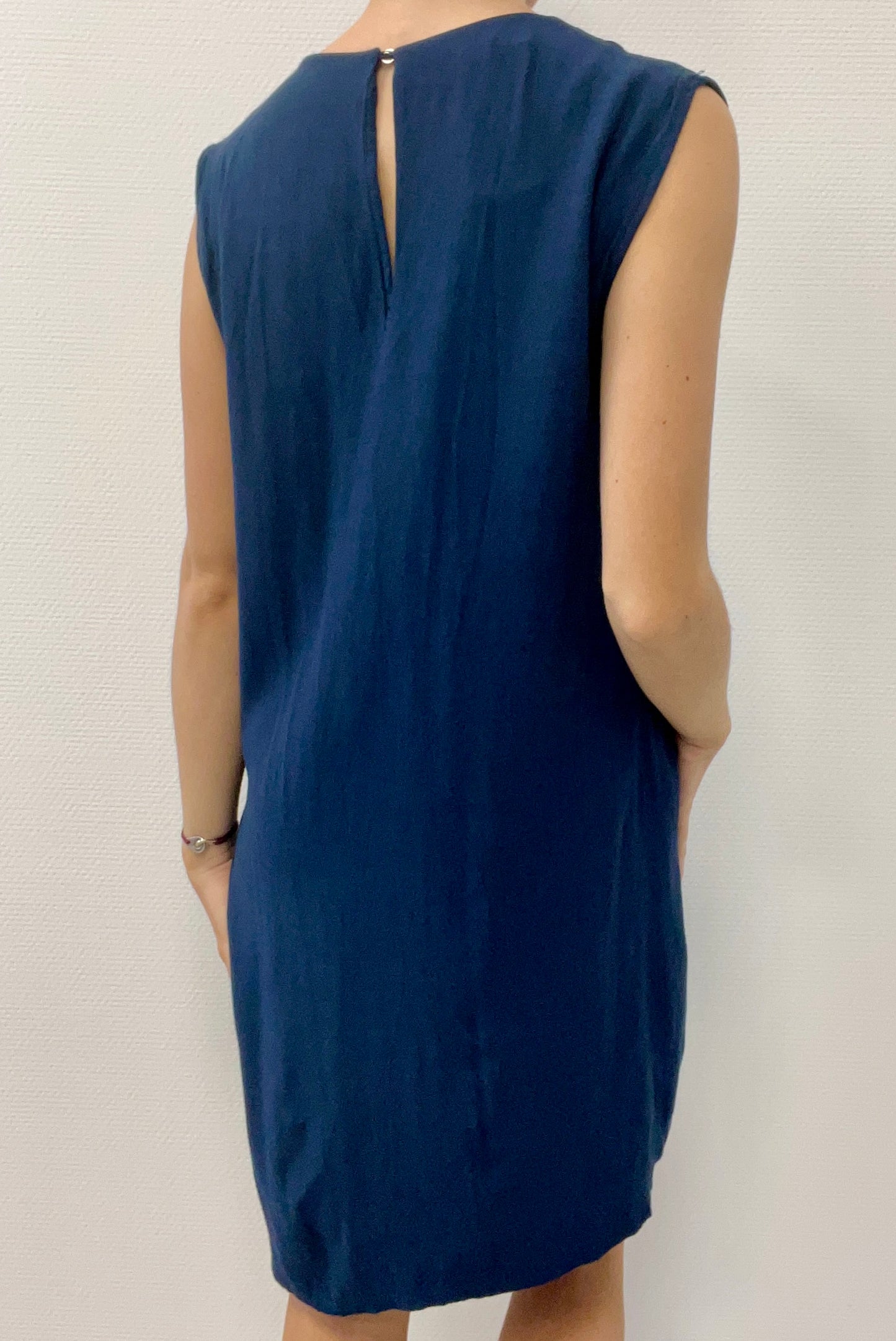 Robe à encolure profonde