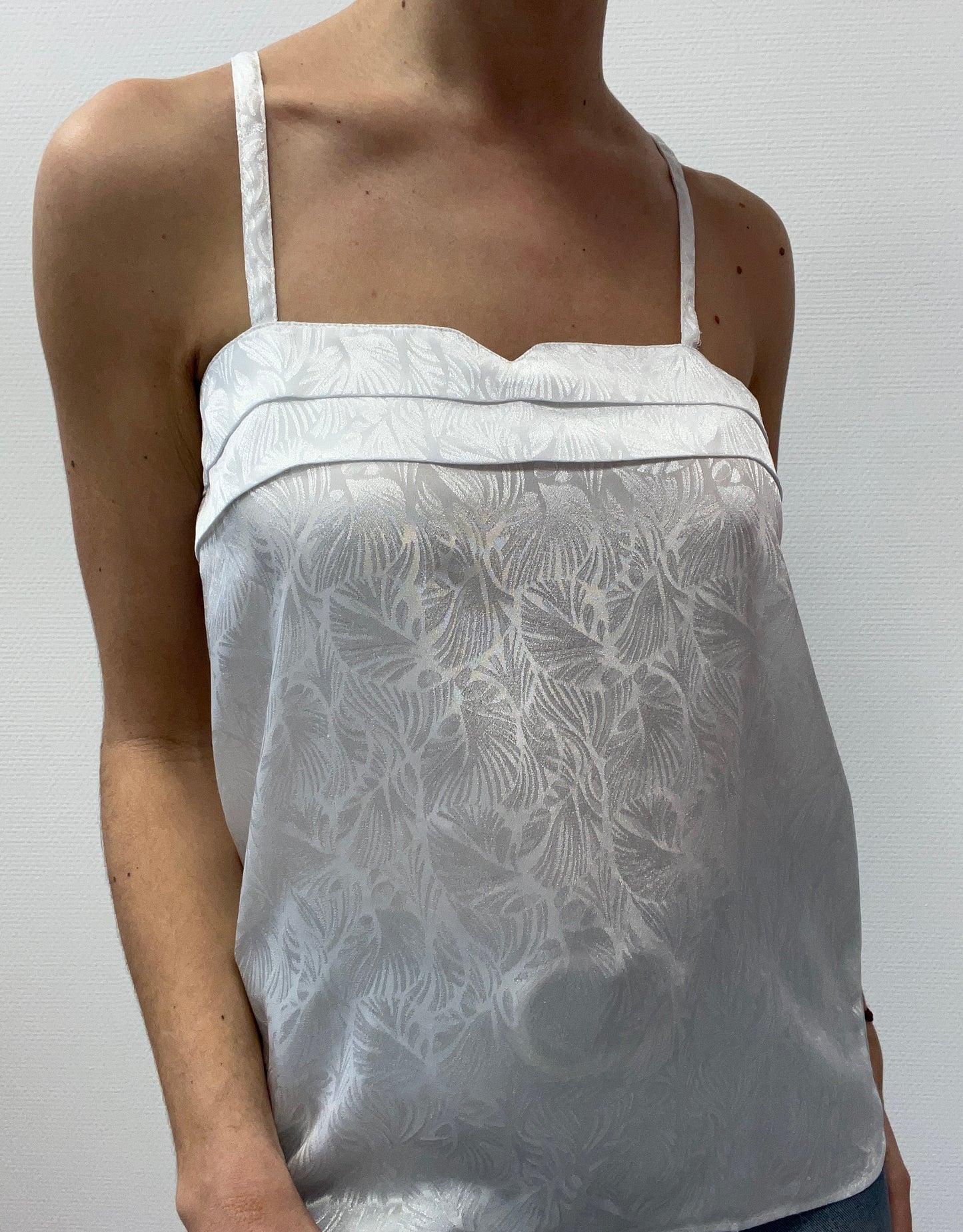 Top satiné blanc