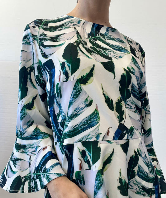 Robe à feuilles tropicales