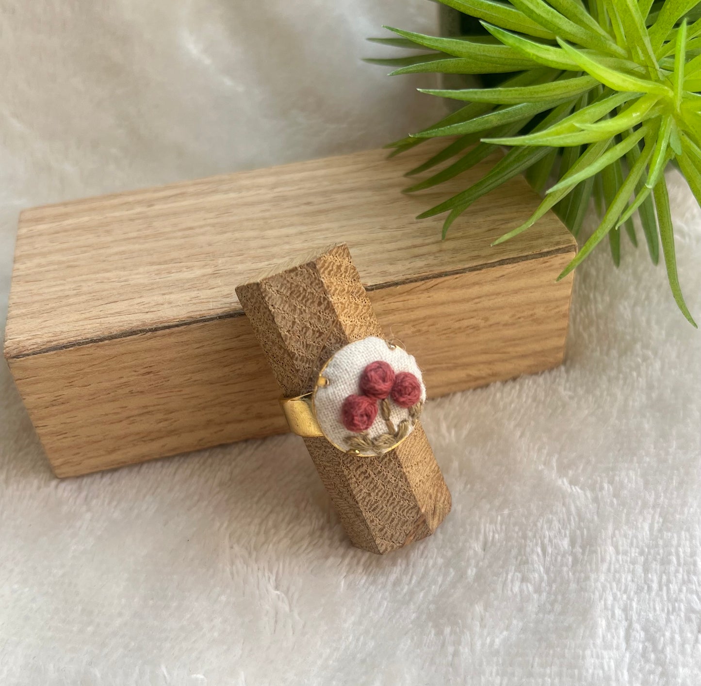 Bague brodée