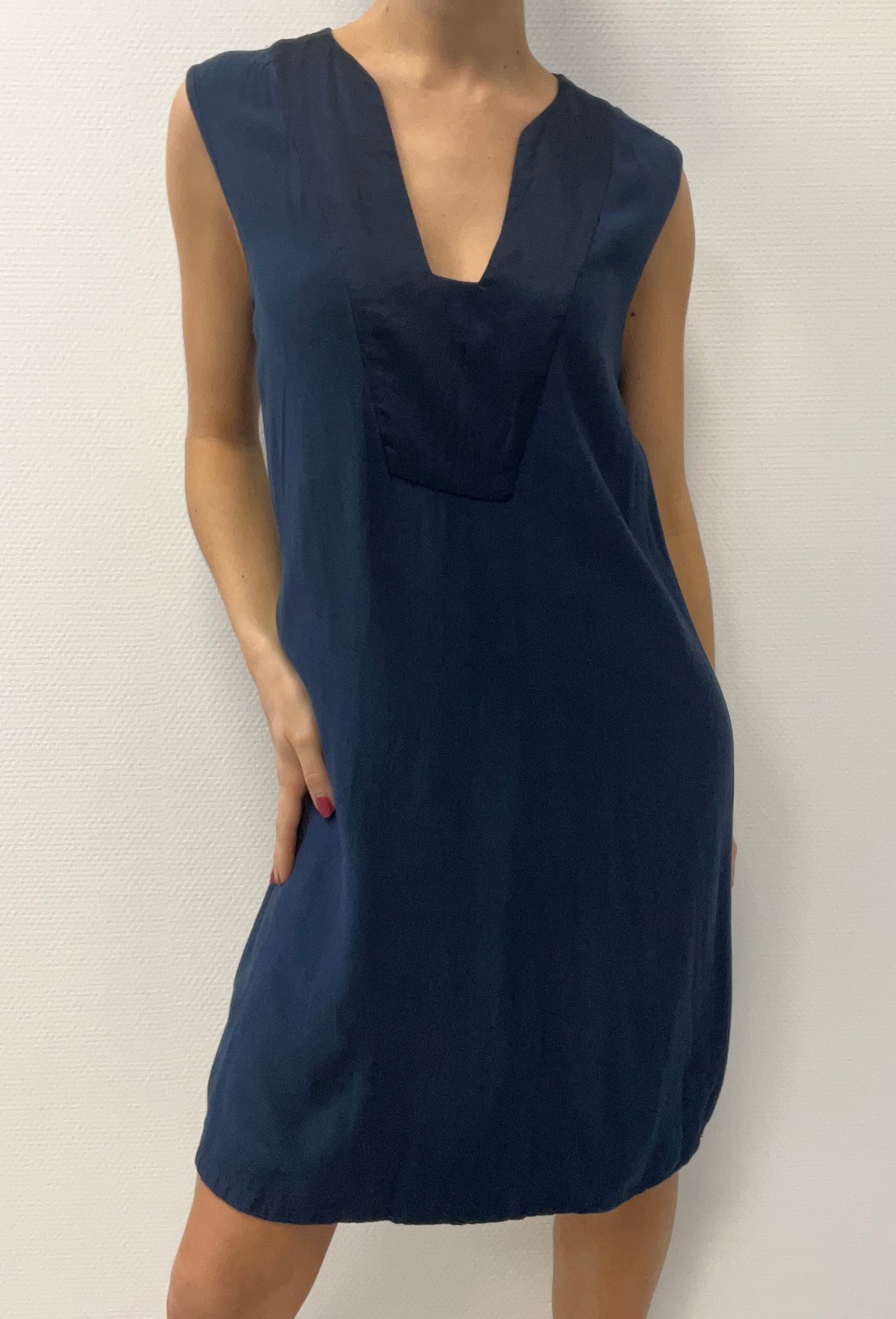 Robe à encolure profonde