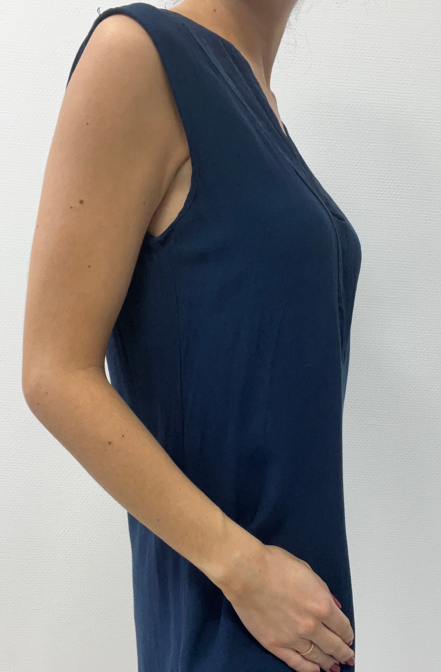 Robe à encolure profonde