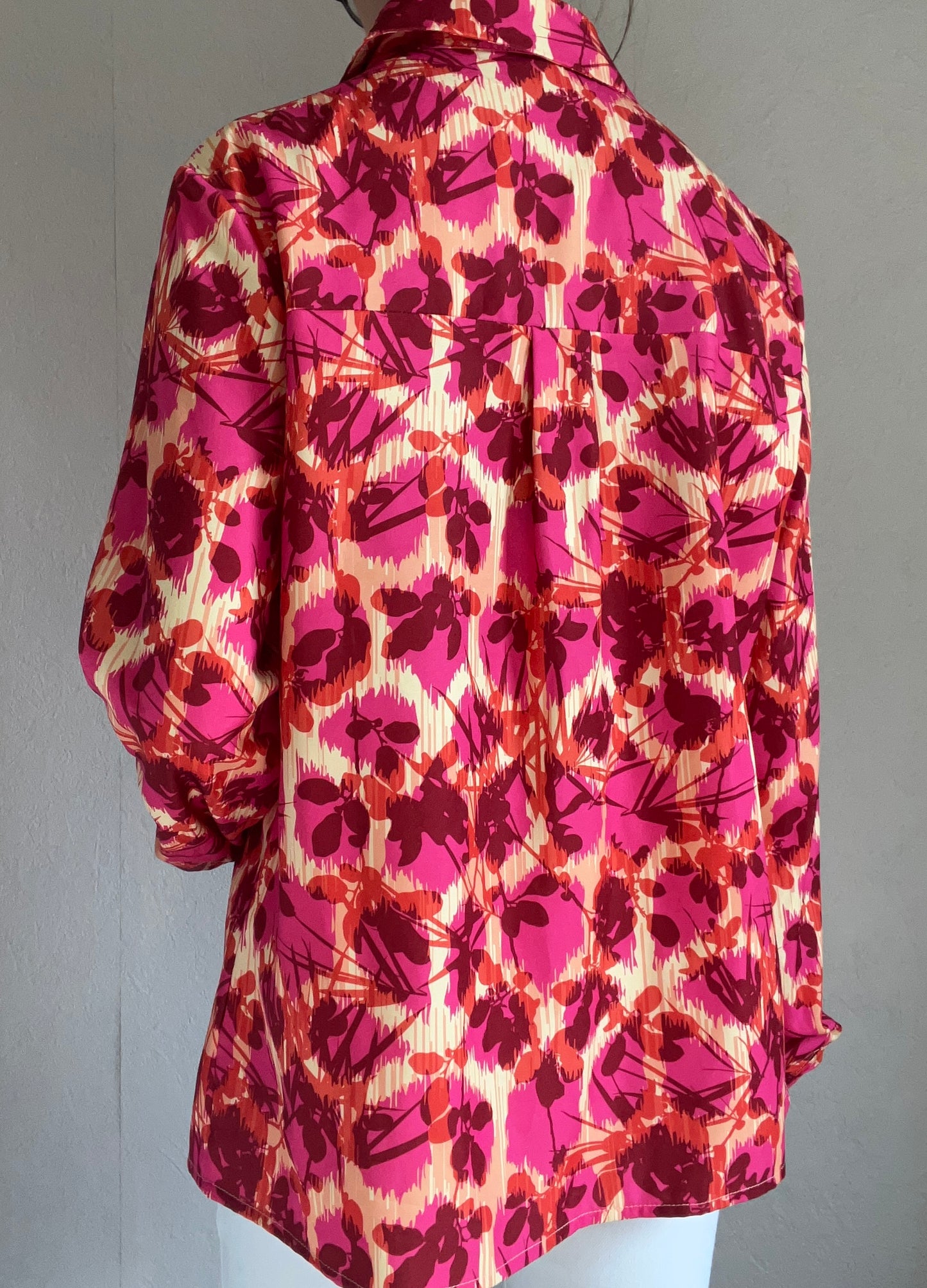 Chemise à motifs colorée
