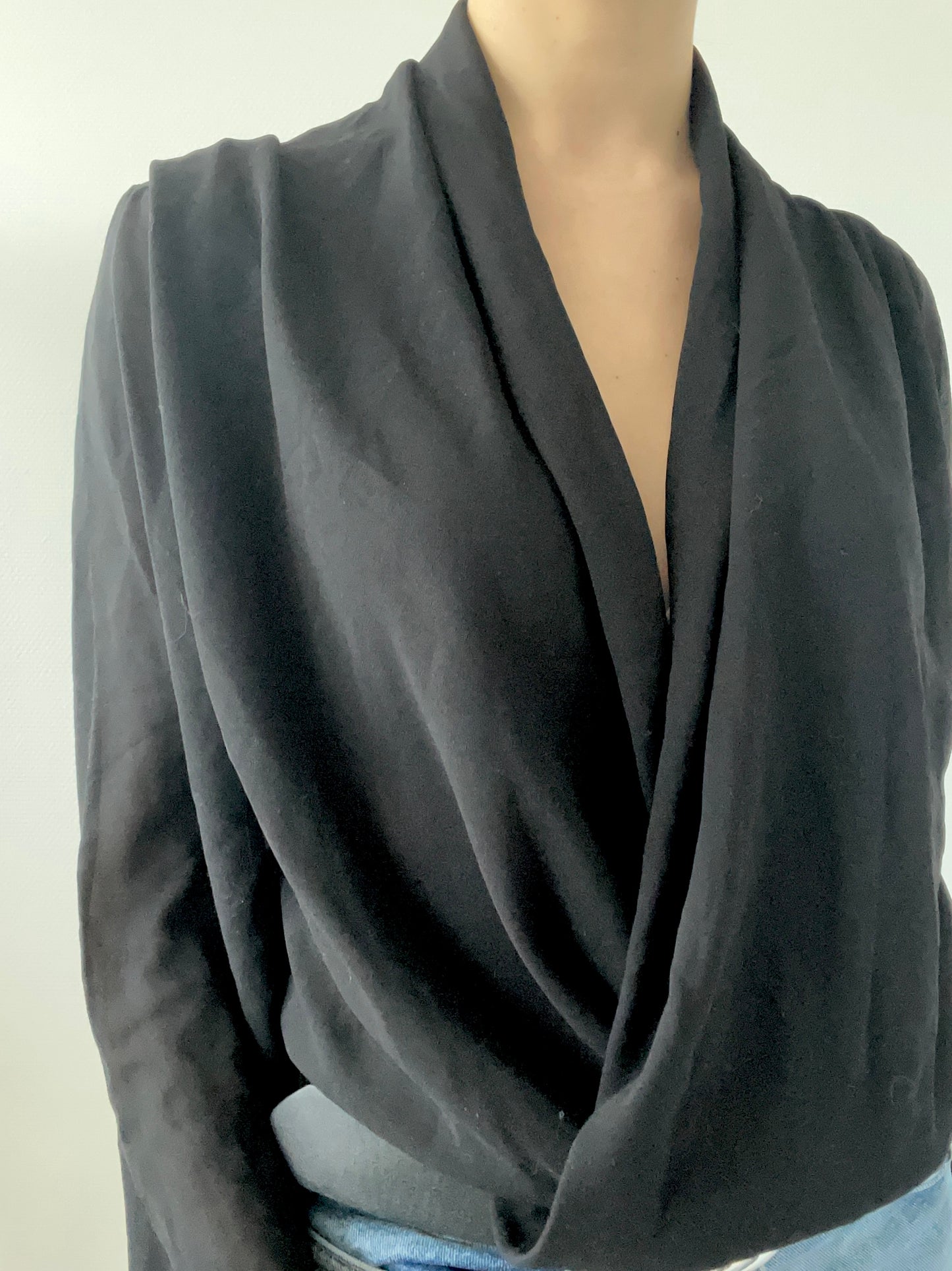 Body noir drapé