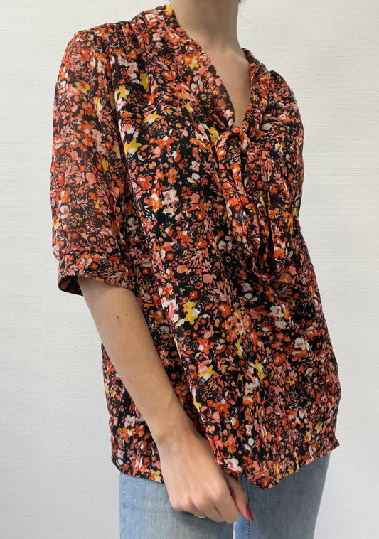 Blouse fleurie col à nouer