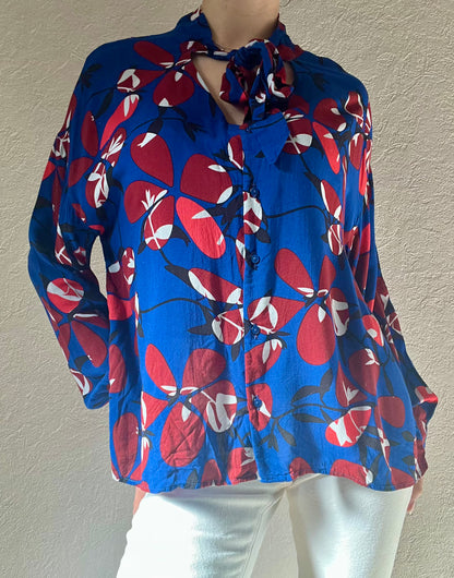 Blouse florale à nouer
