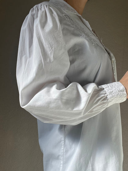 Chemise avec broderie anglaise