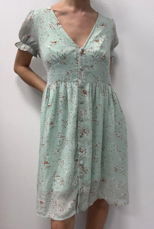 Robe menthe à boutons