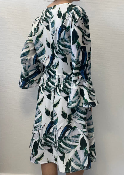 Robe à feuilles tropicales