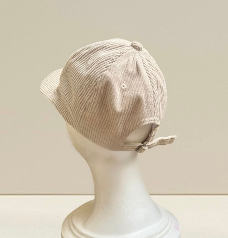 Casquette brodée en velours côtelé