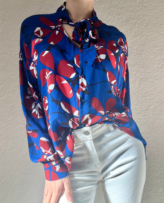 Blouse florale à nouer