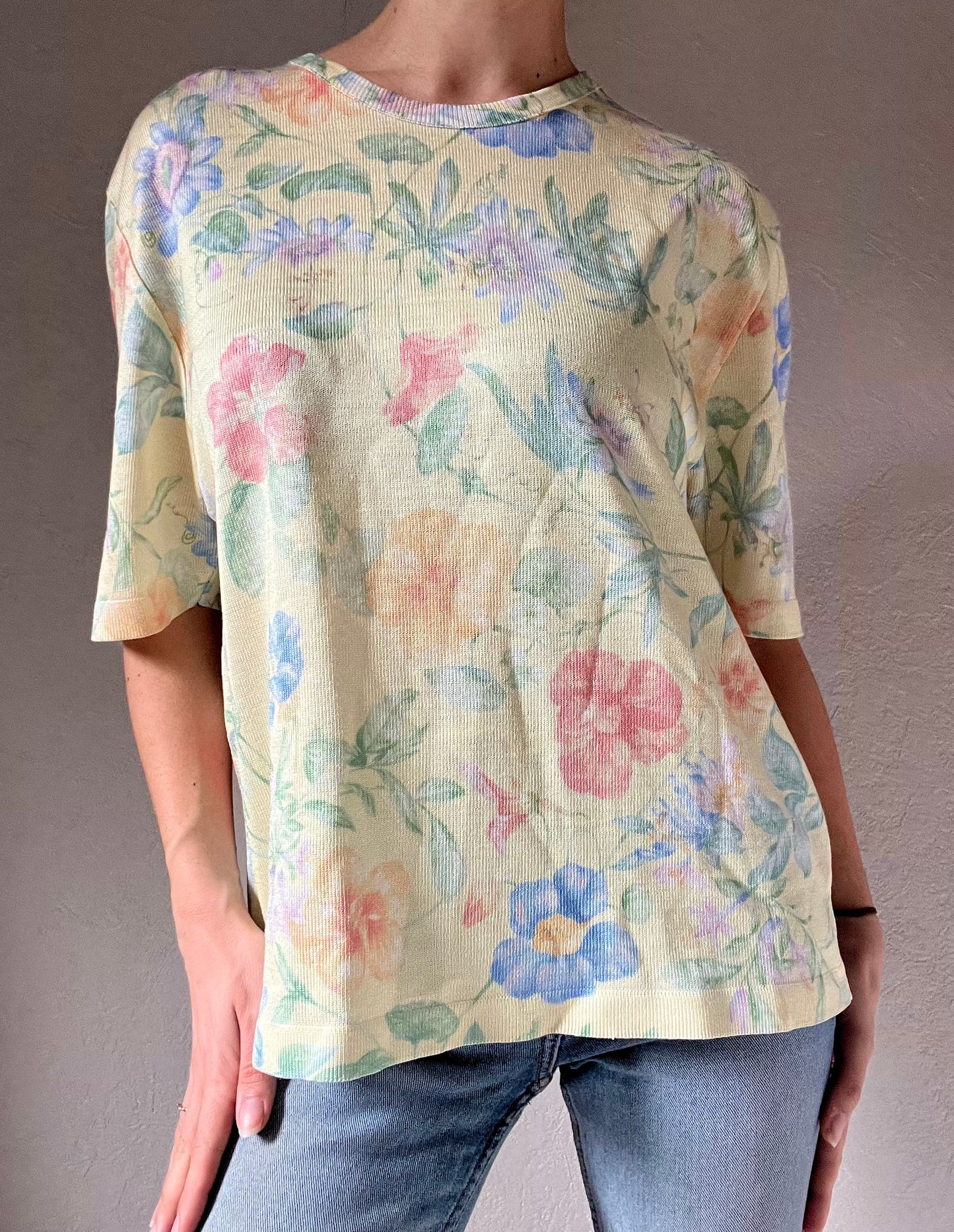 Tricot léger à fleurs