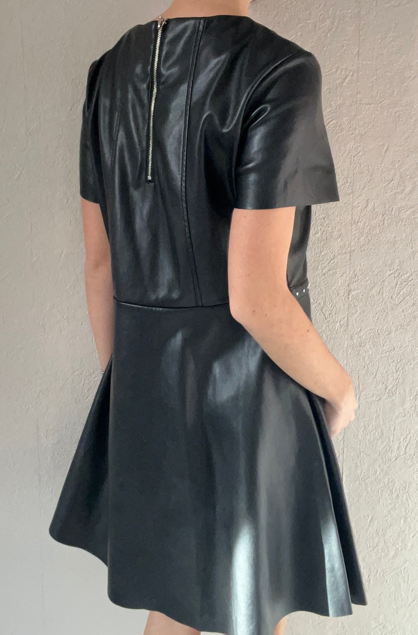 Robe en similicuir