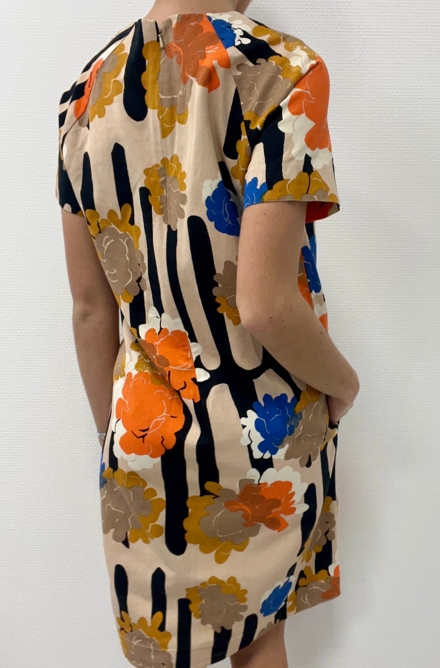 Robe colorée à fleurs