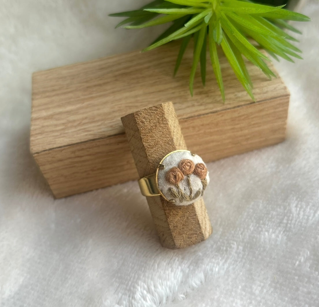 Bague brodée
