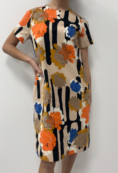 Robe colorée à fleurs