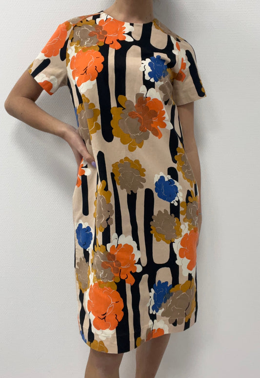 Robe colorée à fleurs