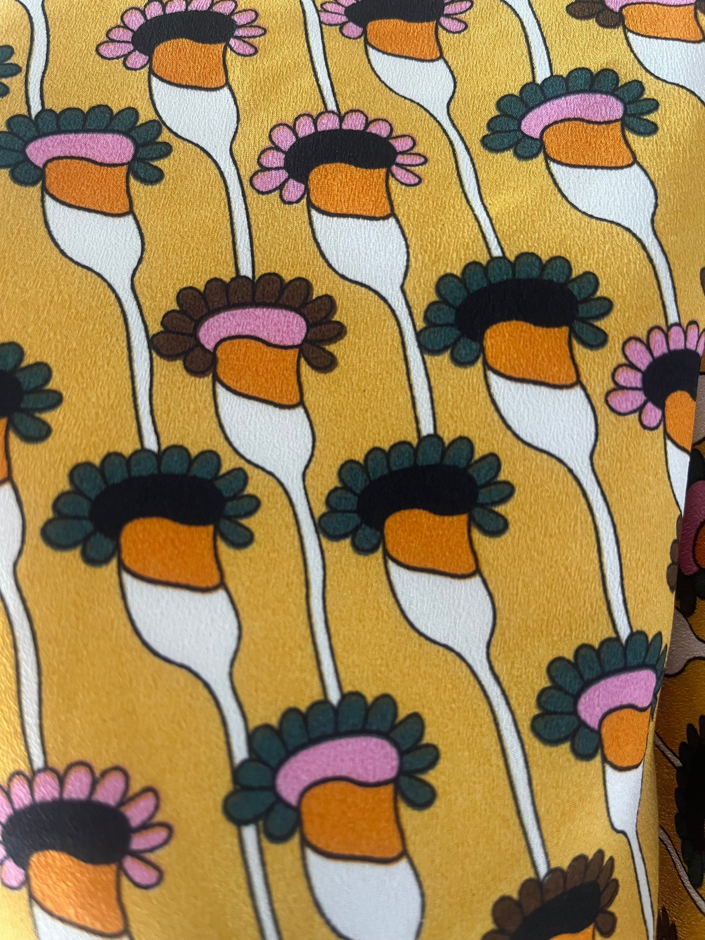 Robe avec découpes aux manches