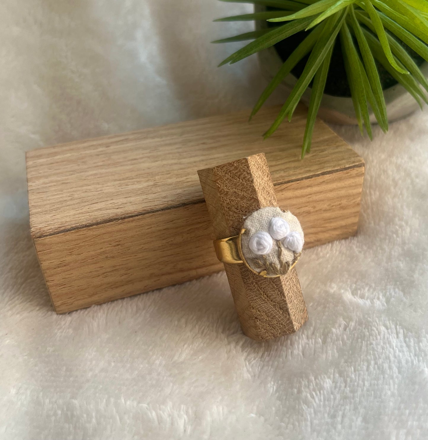 Bague brodée