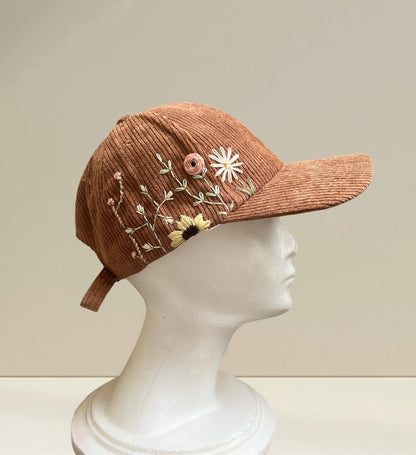Casquette brodée en velours côtelé