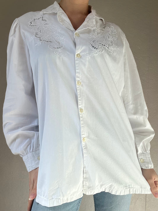 Chemise avec broderie anglaise