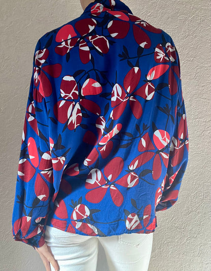 Blouse florale à nouer