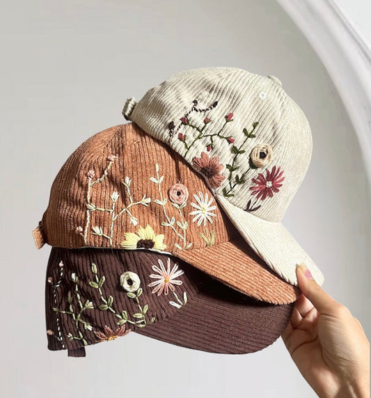 Casquette brodée en velours côtelé