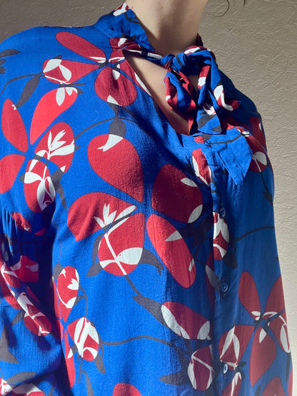 Blouse florale à nouer