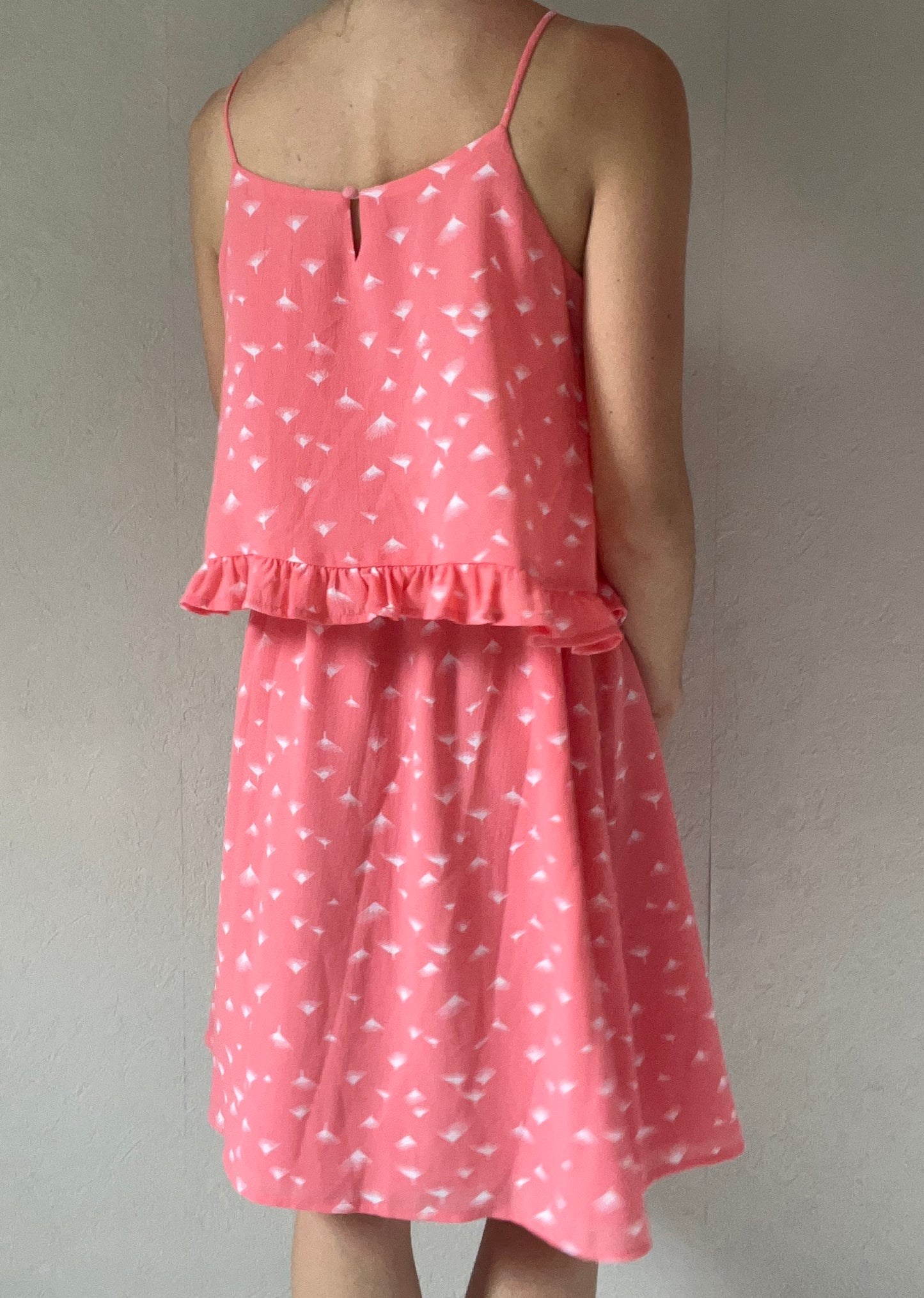 Robe à motifs volantée
