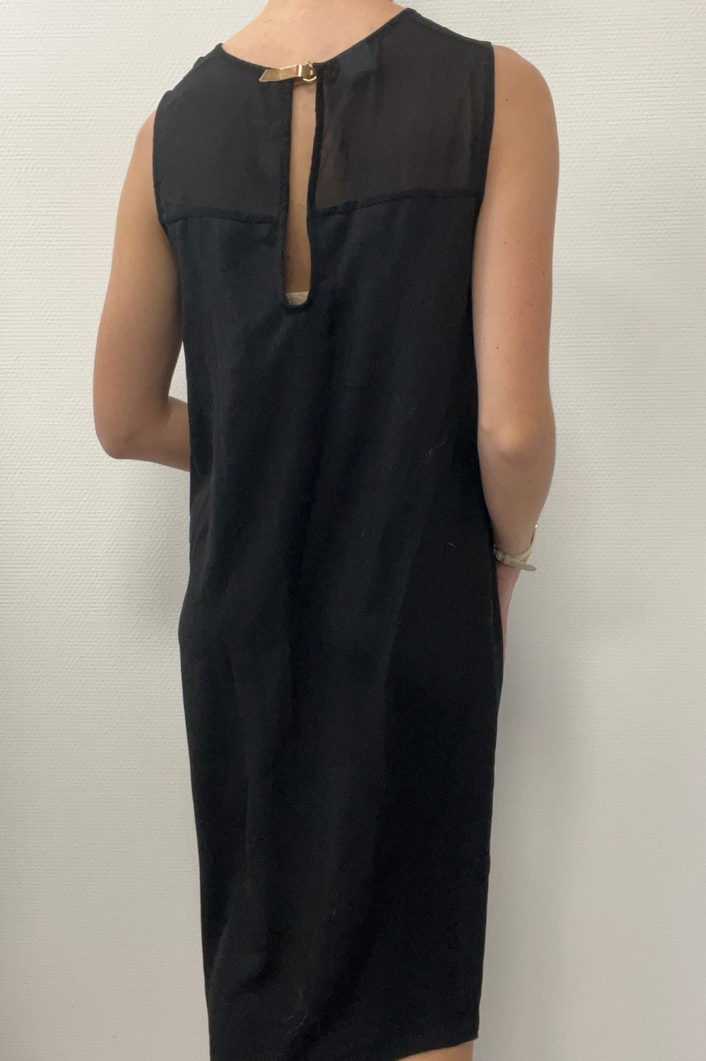Robe noire asymétrique