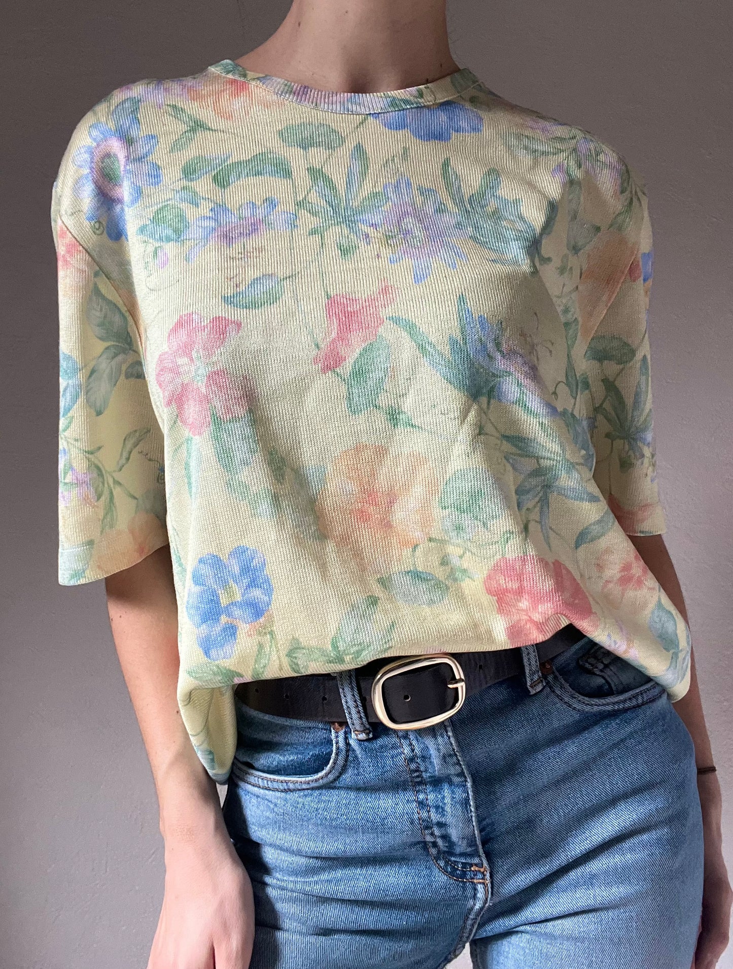 Tricot léger à fleurs