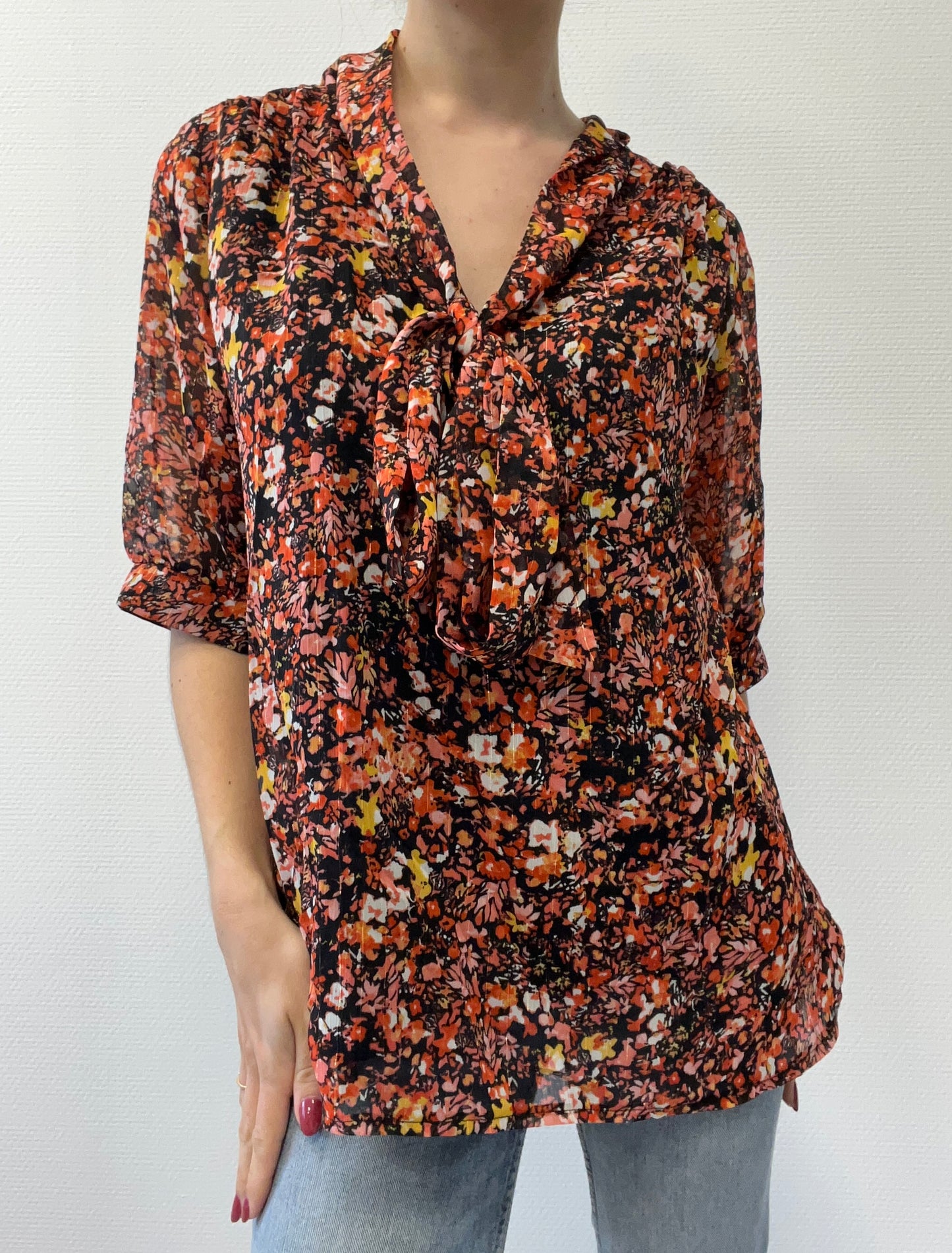 Blouse fleurie col à nouer