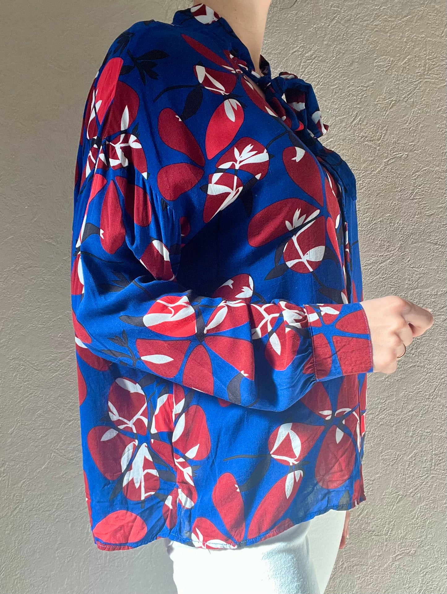 Blouse florale à nouer