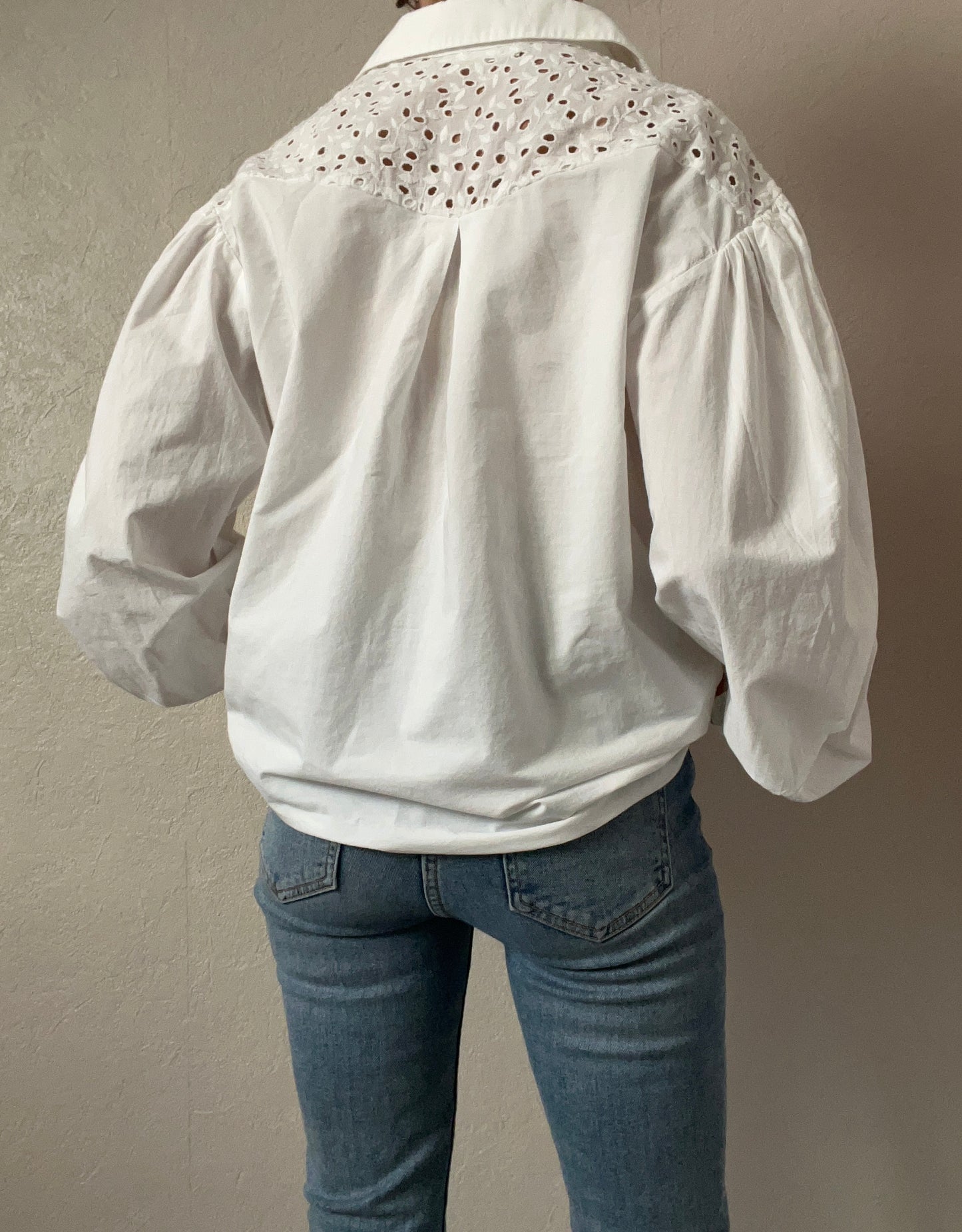 Chemise avec broderie anglaise