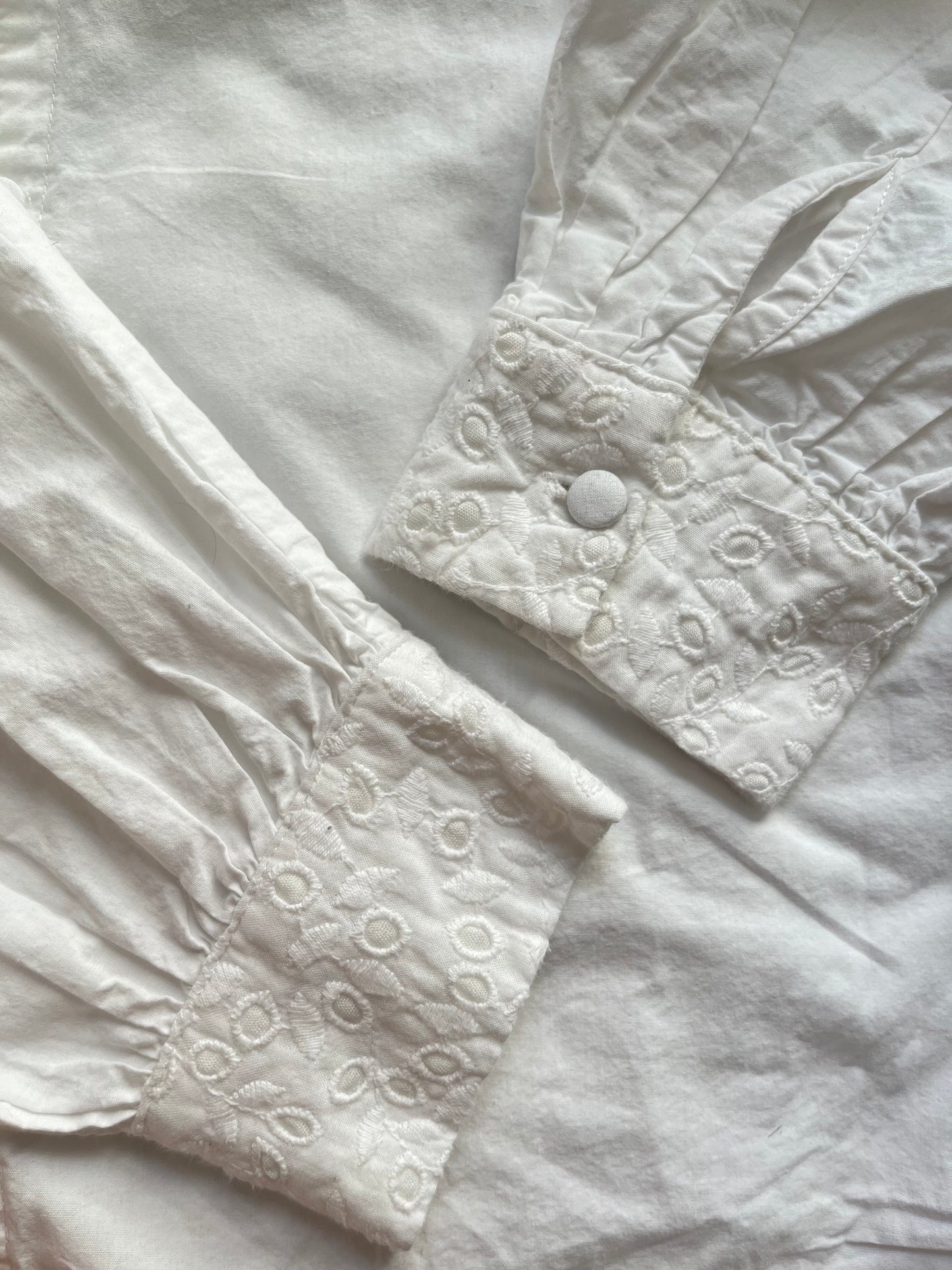 Chemise avec broderie anglaise